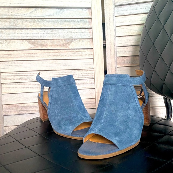 Blue Heals - Picture 1 of 5